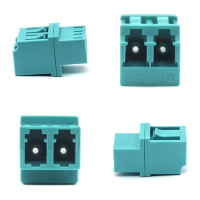 низкий тип LC PC OM3 Multimode Duplex Fiber Optic Adapter для испытания нагрузки ≥ 70 N Потеря вставки 0,2 дБ